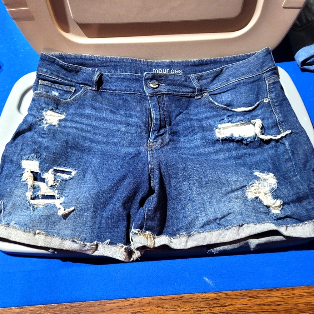 Maurices size 18w distressed jean shorts
